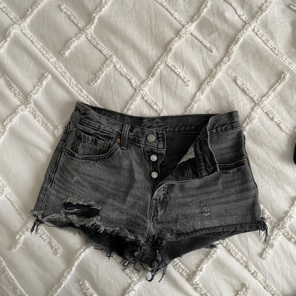 Levi's 501 Shorts - Picture 5 of 6